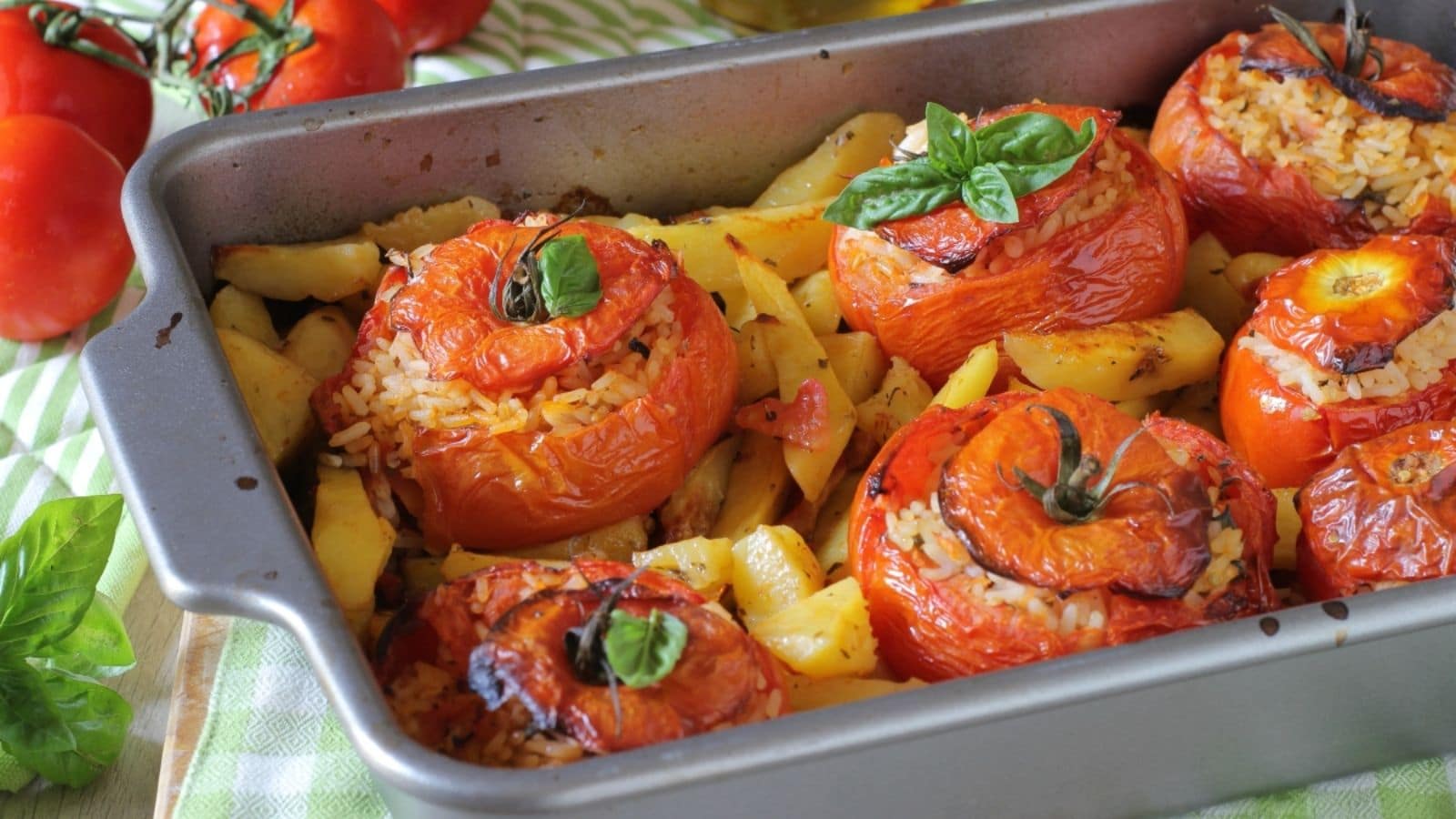 Tomates au riz cuit avec pommes de terre
