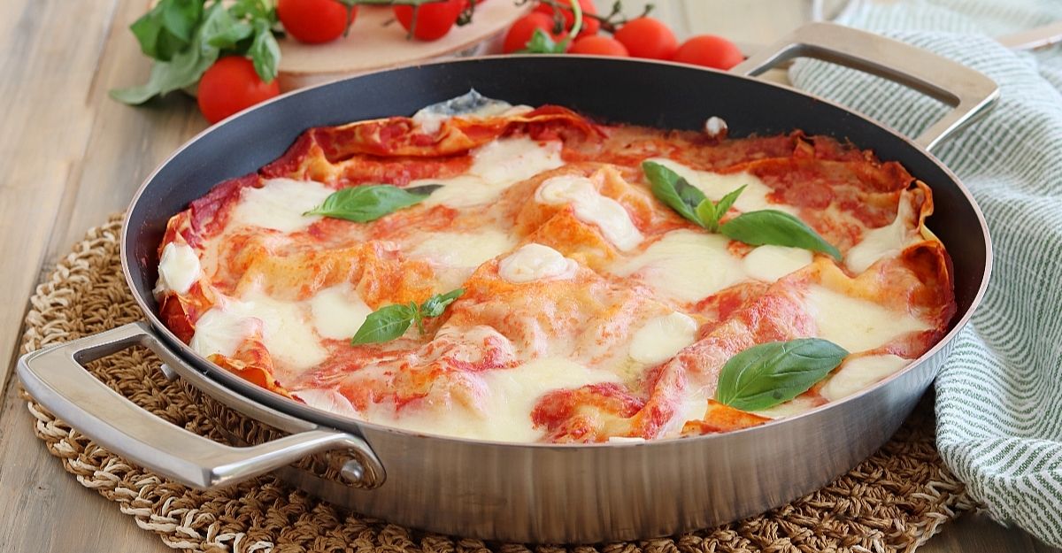 Lasagnes à la poêle avec tomates et mozzarella