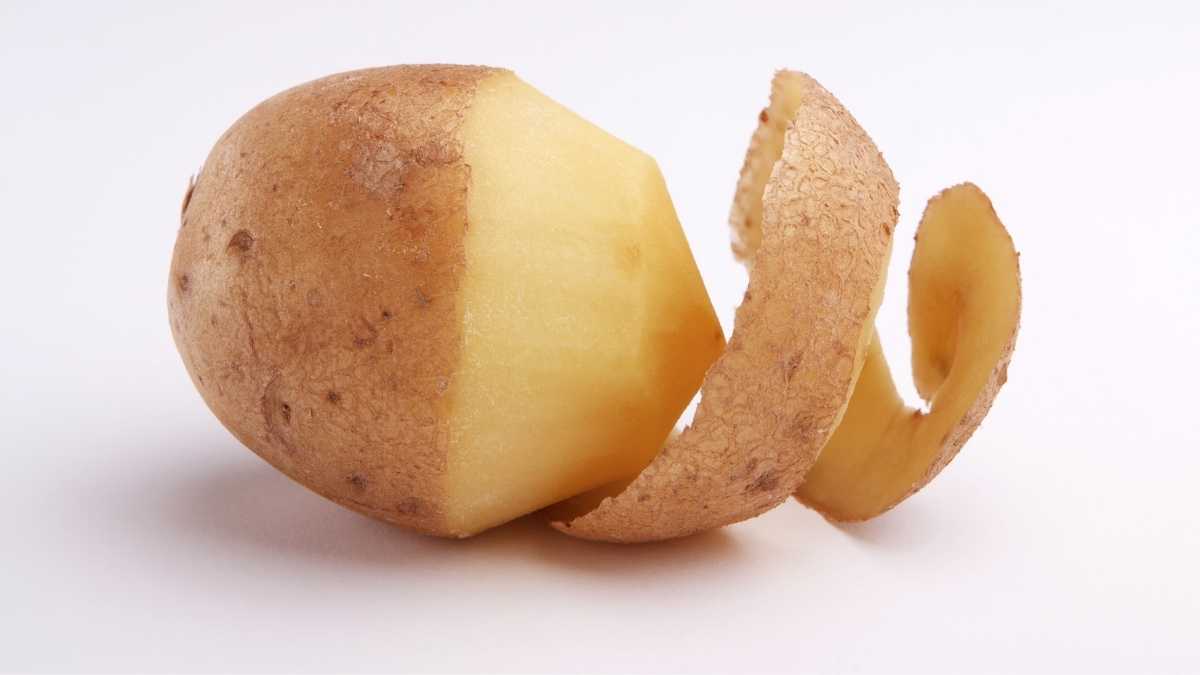 Enlever facilement la peau de vos pommes de terre sans couteau