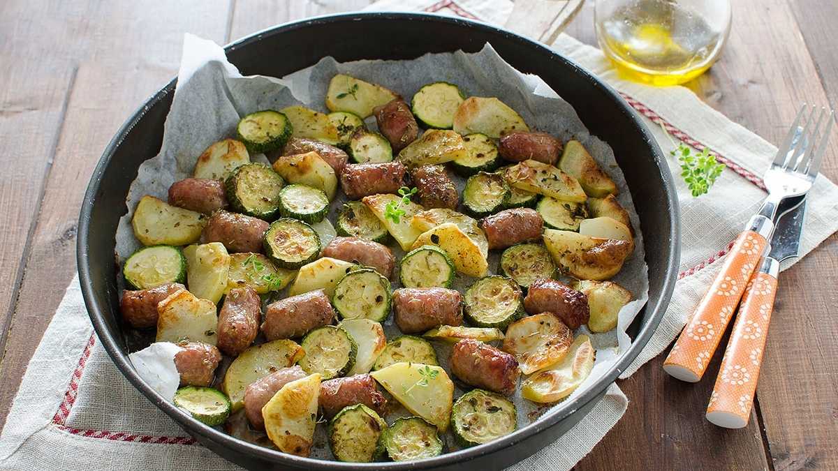 Saucisses et courgettes avec pommes de terre