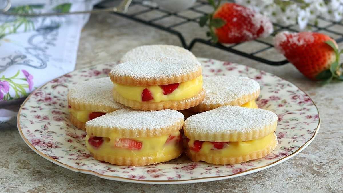 Biscuits aux fraises et crème pâtissière