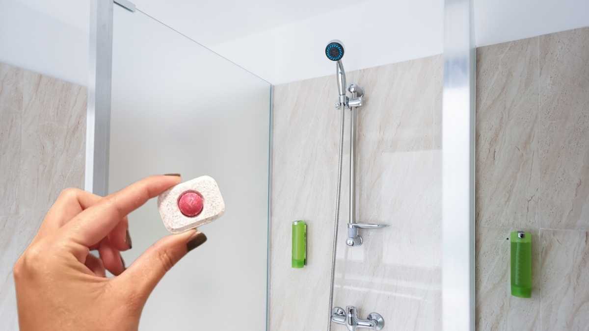 Comment nettoyer votre douche avec une tablette de lave-vaisselle