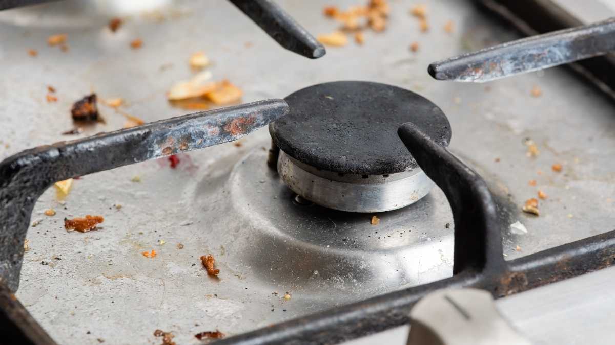 Nettoyer les supports de casseroles en fonte de votre cuisinière à gaz