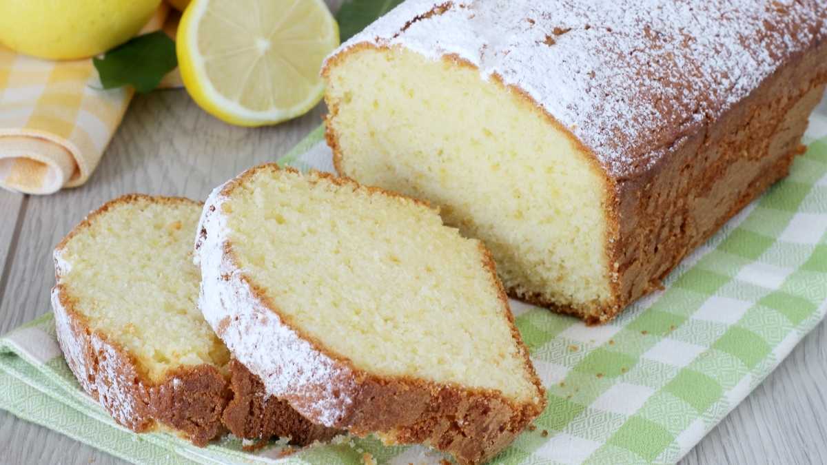 Cake au citron avec jus et zeste