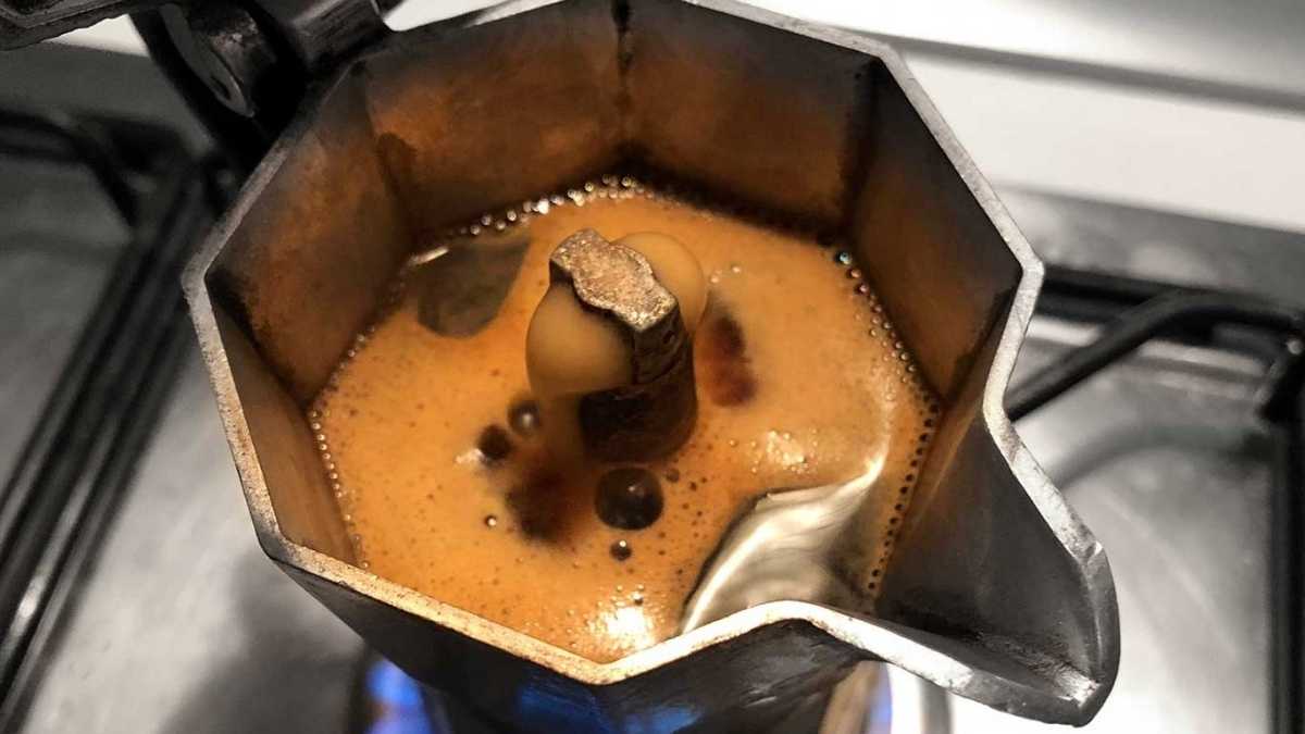 Le café dans le pot à moka : 10 erreurs que nous commettons tous en le préparant à la maison !