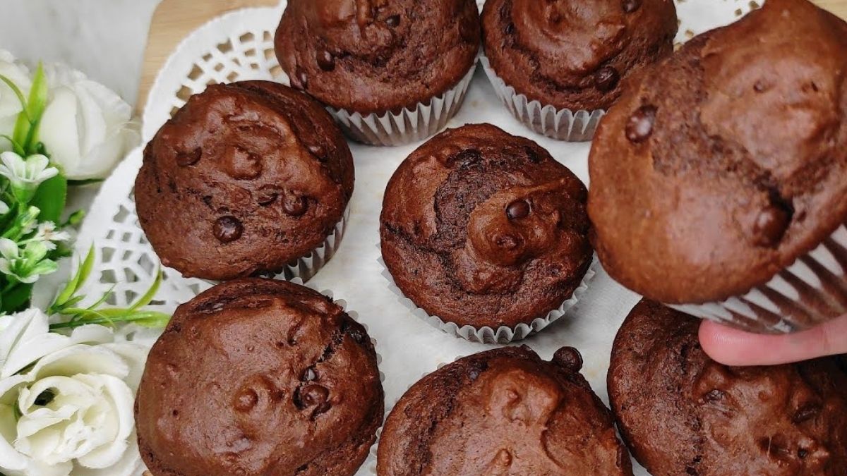 Muffins au cacao et au yaourt super délicieux : sans beurre et sans œufs ! Seulement 180 calories