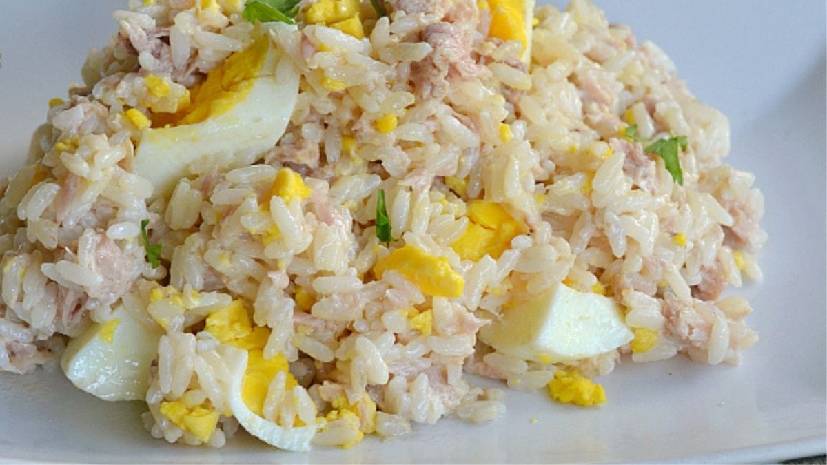 salade de riz au thon et aux œufs