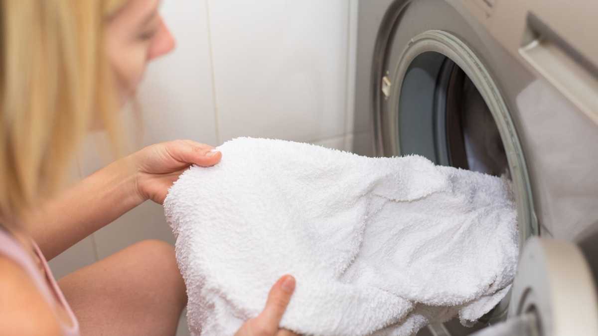 Vos serviettes sentent l’humidité dans le lave-linge ? Testez ces astuces !