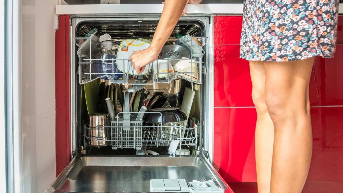 Lave-vaisselle : L'endroit le plus sale et le plus riche en bactéries de votre maison. Nettoyez-le comme ça !