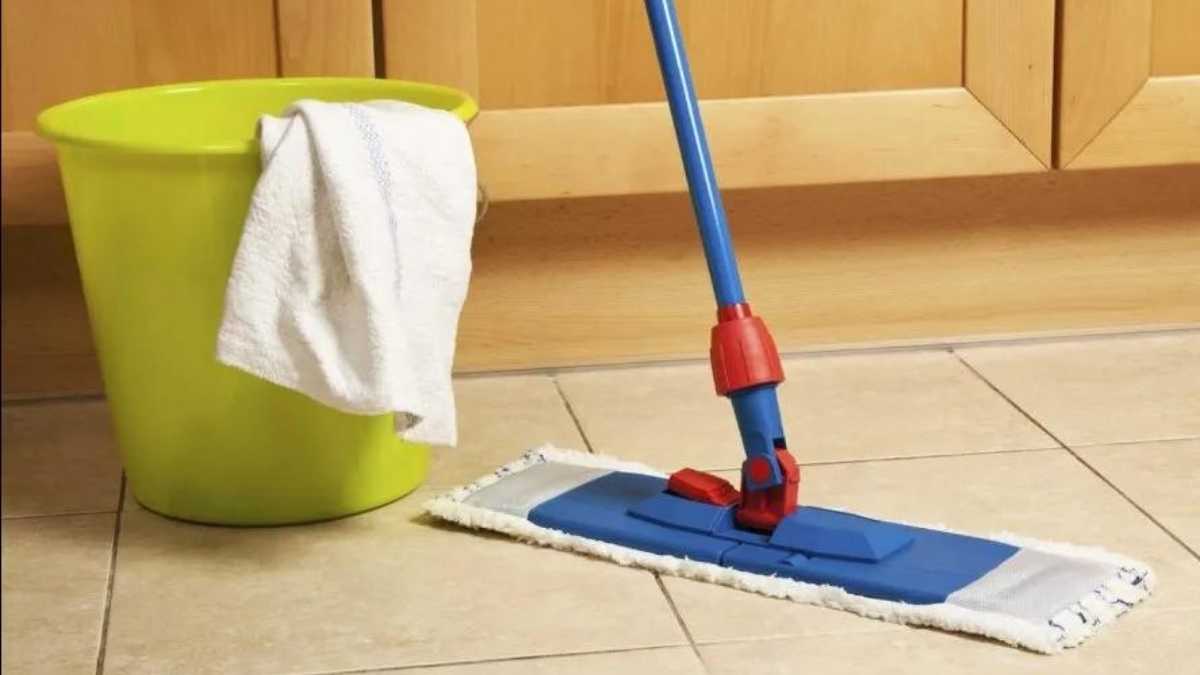 Nettoyant pour sols bon marché à faire soi-même, pour faire briller vos sols !