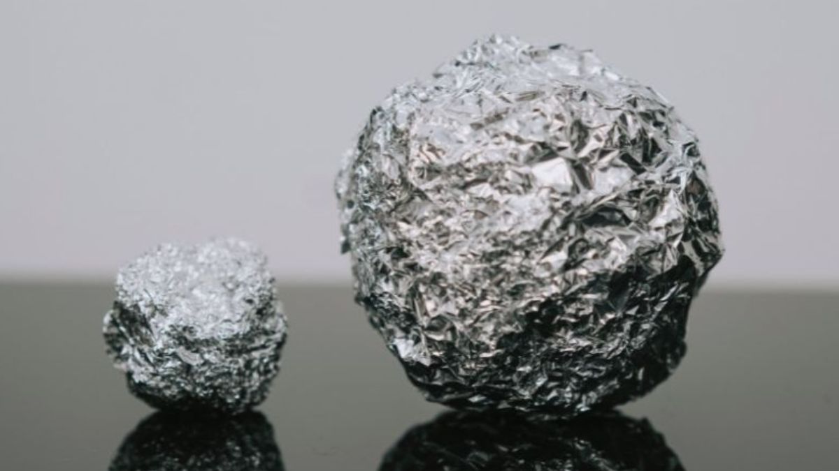 De l’aluminium dans le lave-vaisselle : voici en quoi cette astuce est pertinente