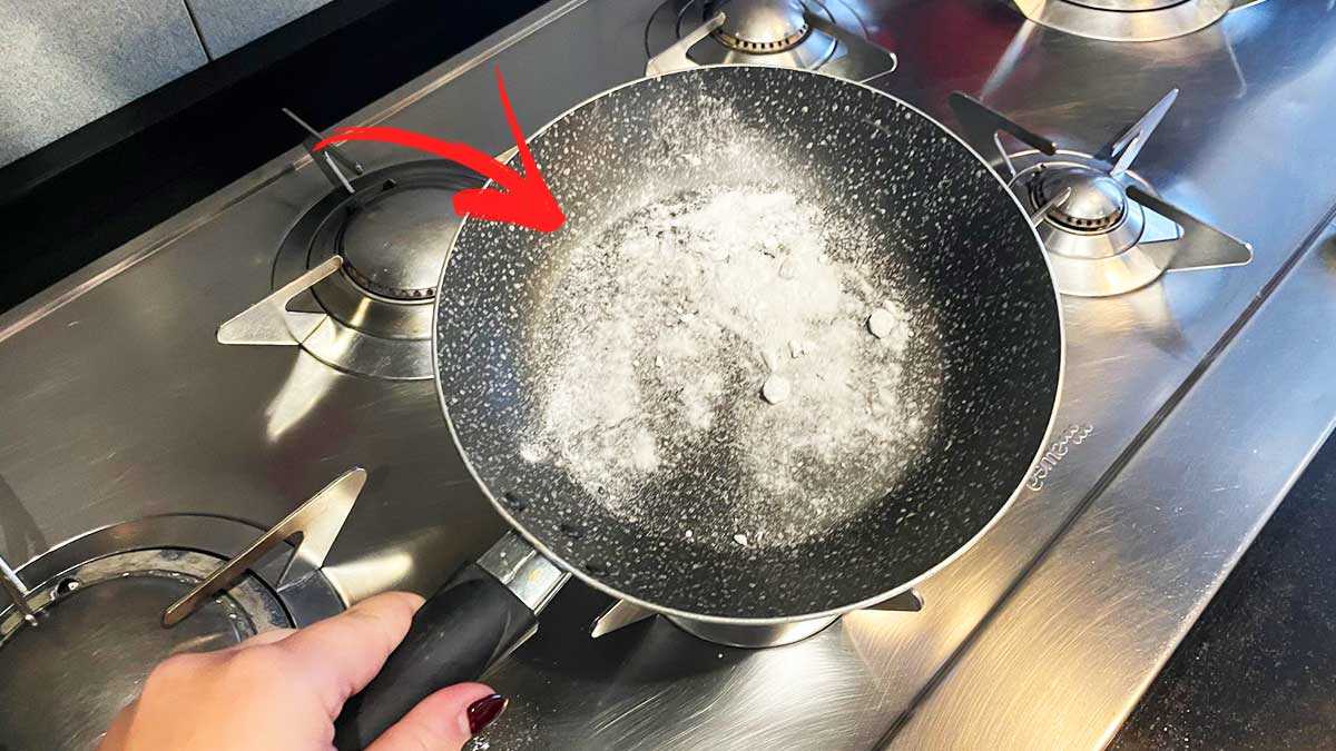 Éliminez les odeurs de friture dans la cuisine grâce à l’astuce de la poêle