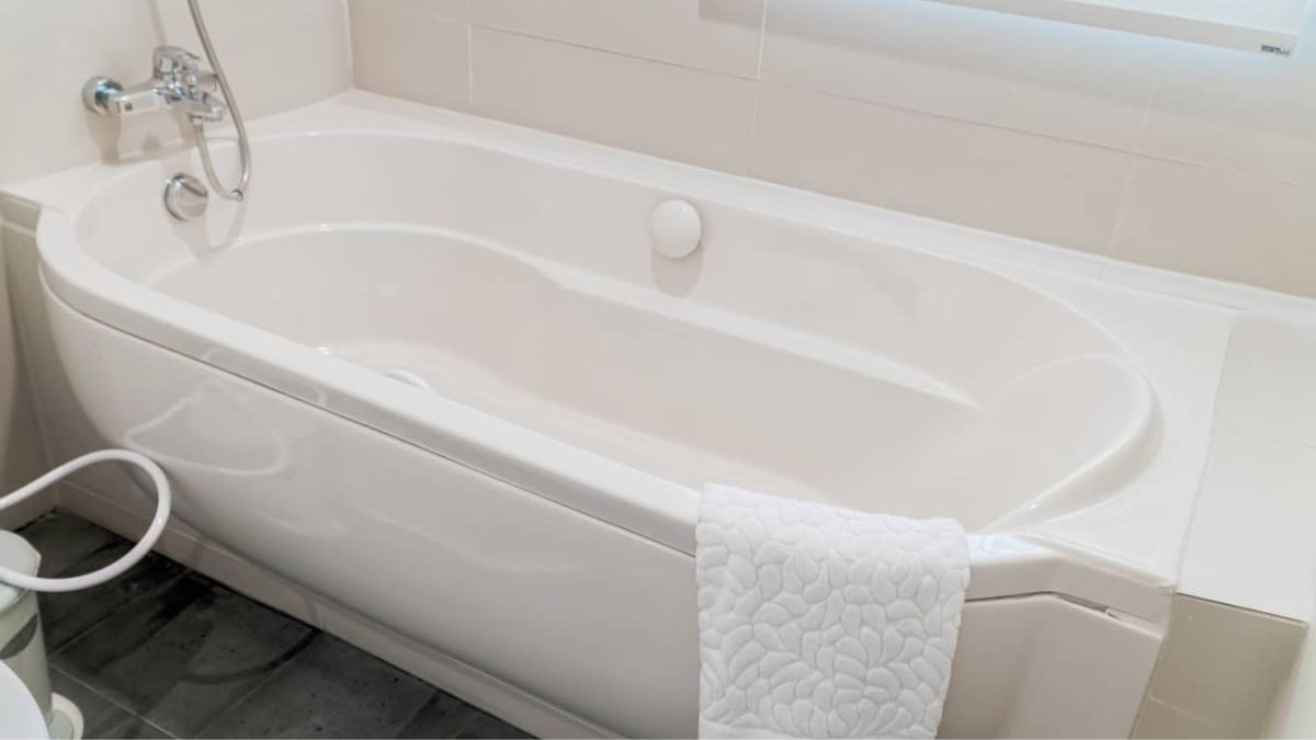 3 méthodes pour réaliser le nettoyage de votre baignoire sans vous pencher