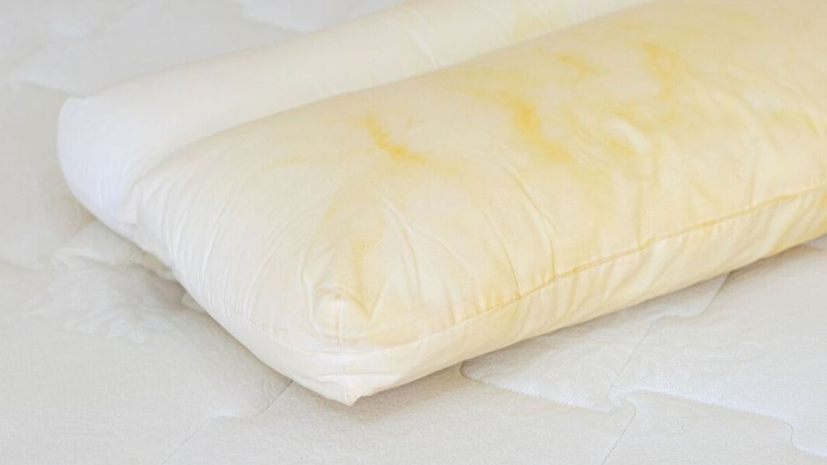 Comment éliminer les taches jaunes de vos oreillers avec un détachant naturel ?