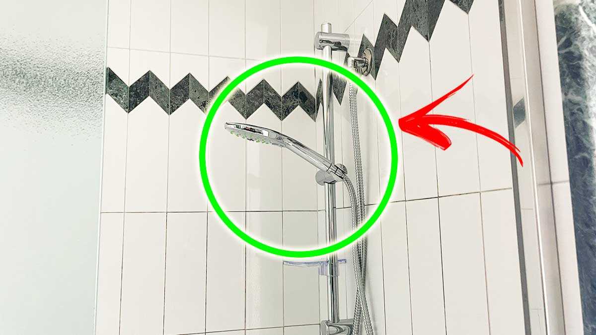La méthode pour nettoyer toute la cabine de douche en 10 minutes