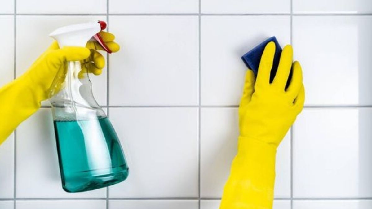 Trois techniques efficaces pour nettoyer et raviver l’état des joints de vos salles de bain