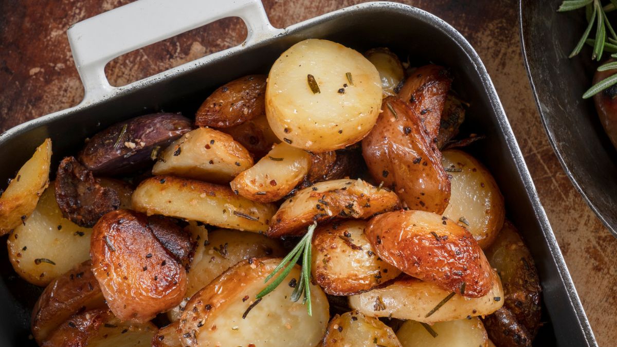 Comment préparer des pommes de terre rôties très croustillantes avec de l’eau froide ?