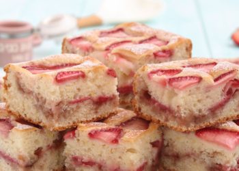 gâteau moelleux au yaourt et fraises